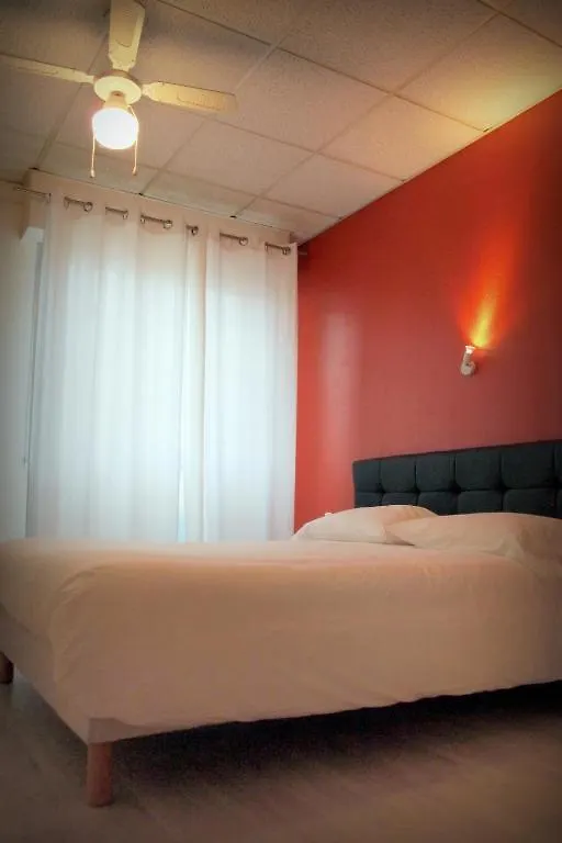 Hôtel le Rohu Séné 2*,