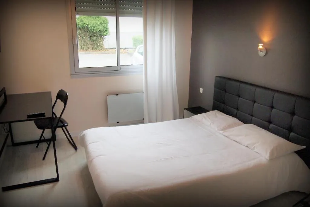 Hôtel le Rohu Séné 2*,
