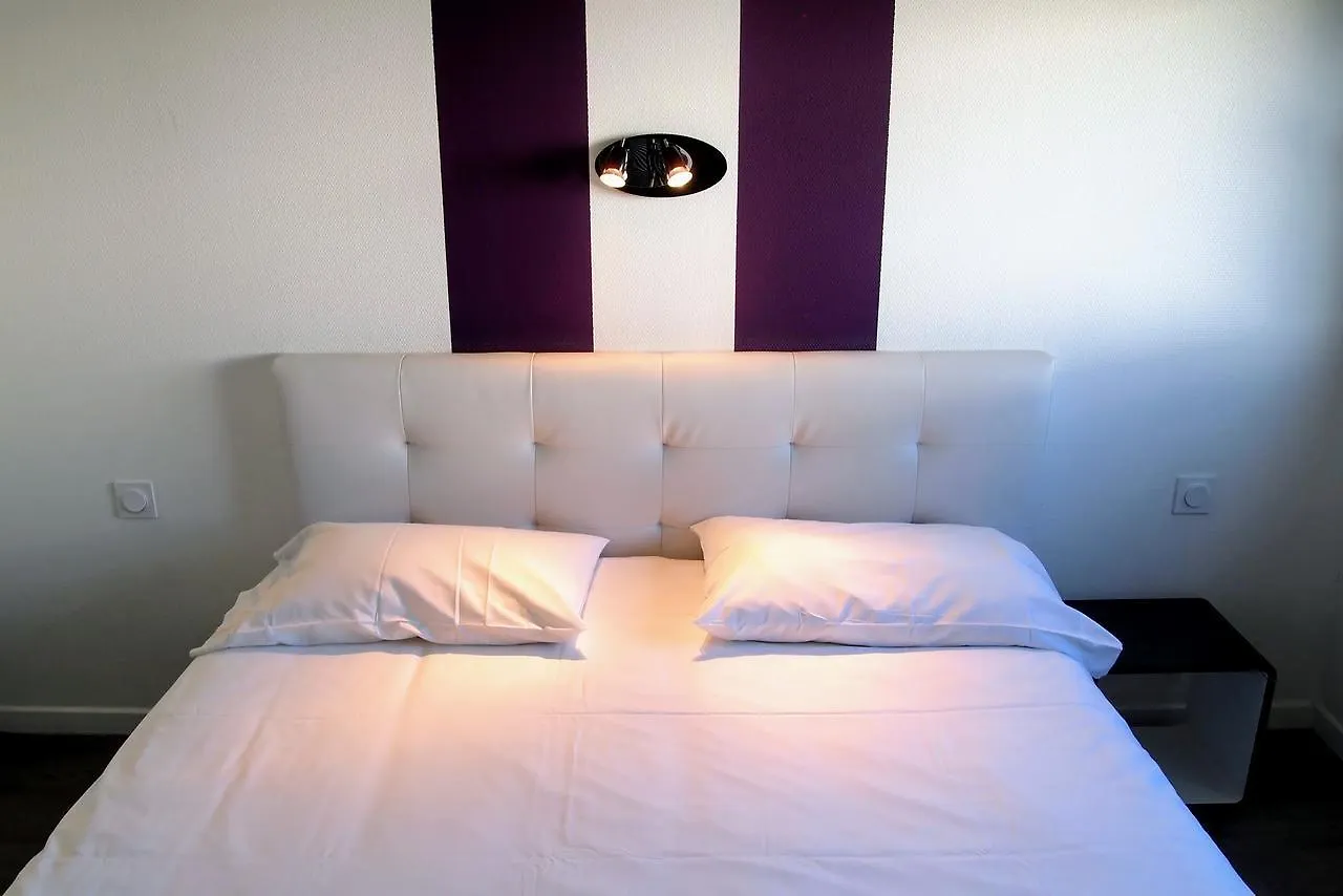 Hôtel le Rohu Séné 2*,