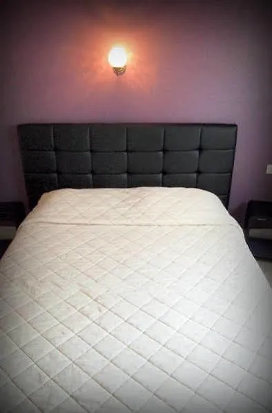 Hôtel le Rohu Séné 2*,